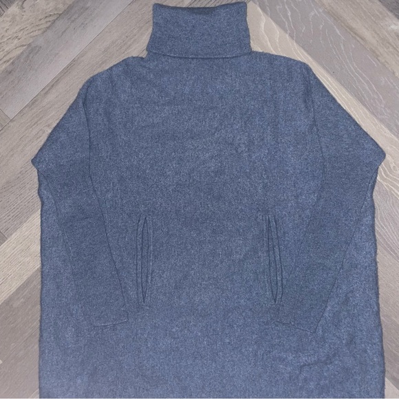 XS Heather Blue Garnet Hill Oversized Turtleneck Sweater Front Pocket/Pouch EUC - Picture 2 of 5
